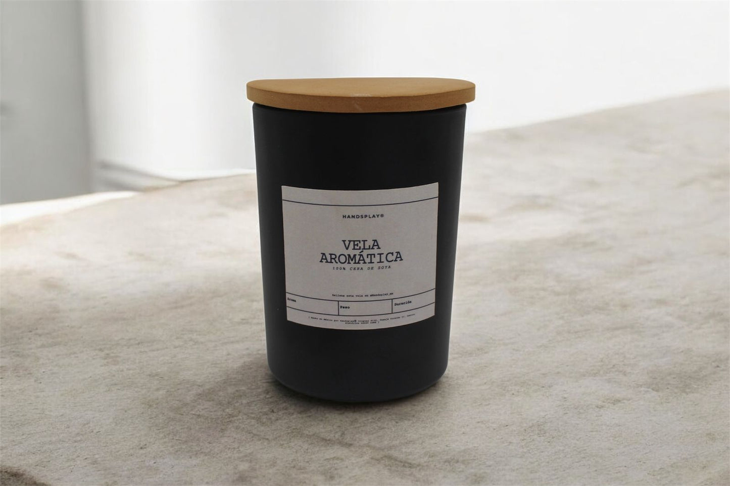 Vela aromática de cera de soya en vaso de cristal negro